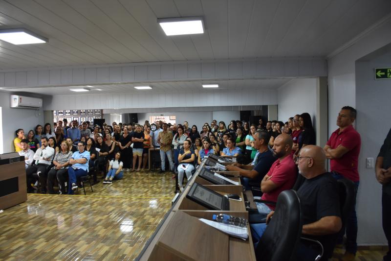 Poder Executivo envia à Câmara substitutivo ao projeto que altera Plano de Carreira da Educação 